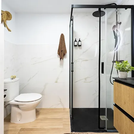 Malagasuite Modern With Pool