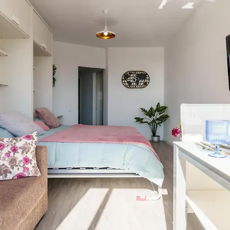 Apartmán Malagasuite Modern With Pool *