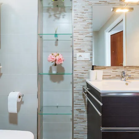 Malagasuite Modern With Pool *