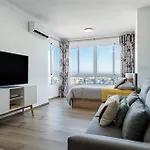 Malagasuite Modern With Pool توريمولينوس