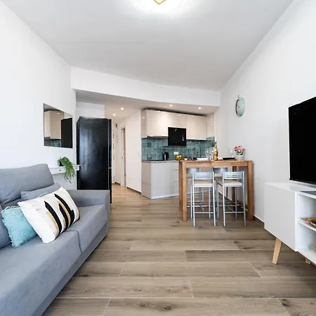 Malagasuite Modern With Pool